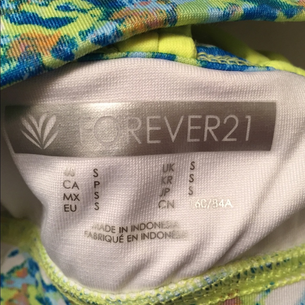 new w tags women’s sports bra w criss cross back - Picture 3 of 3